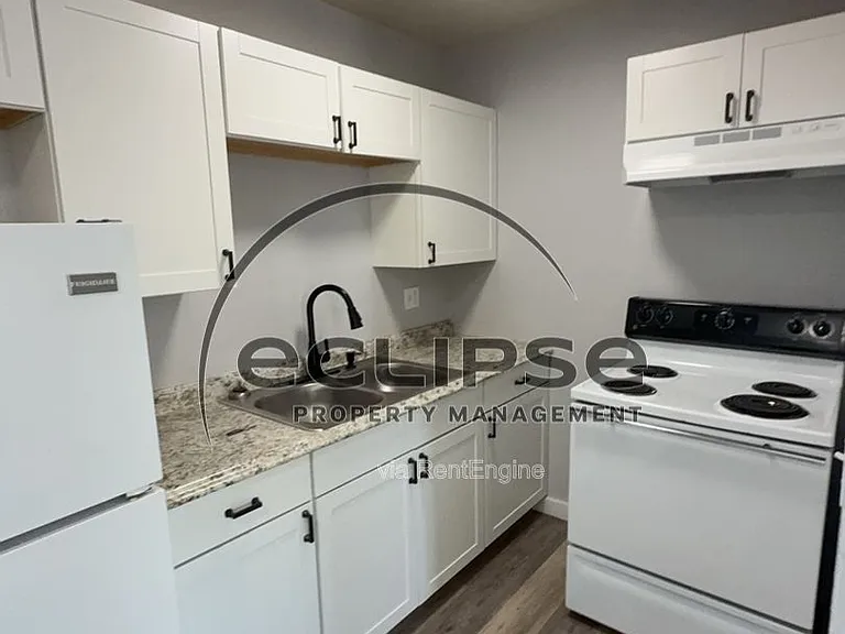Summit View Apartments — Photo 137