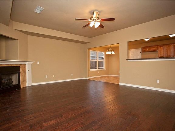 2nd image of 805 E Southern Trace Dr