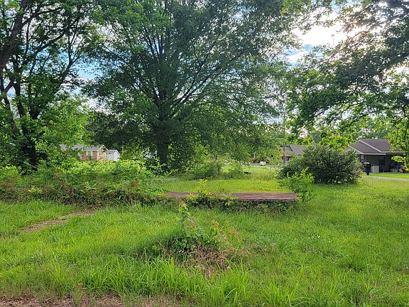 3rd image of 802 Arkansas St