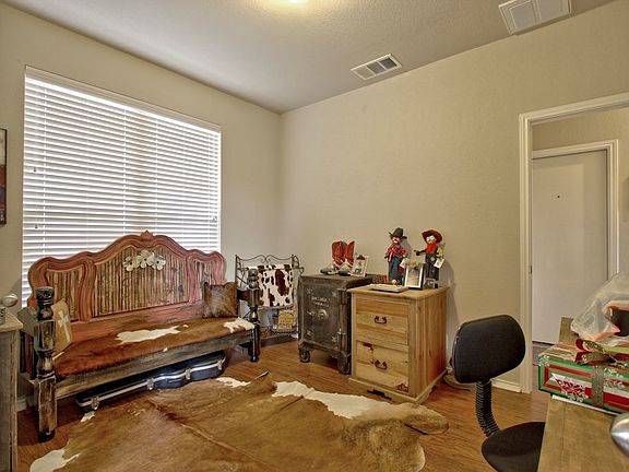 4th image of 546 Briggs Dr