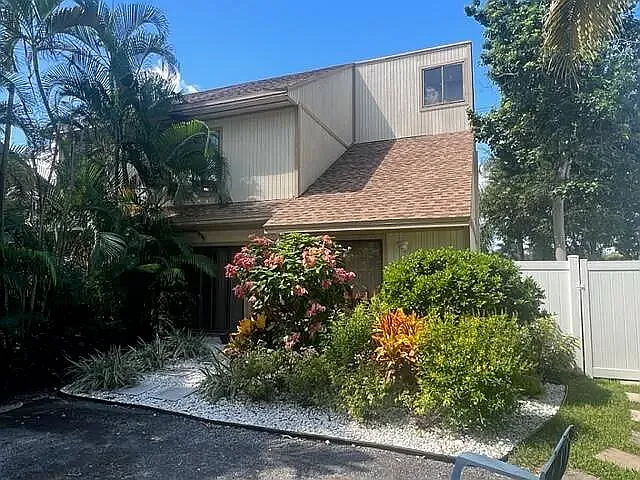 3 bed, 1279 sqft, $3,490 — Photo 3
