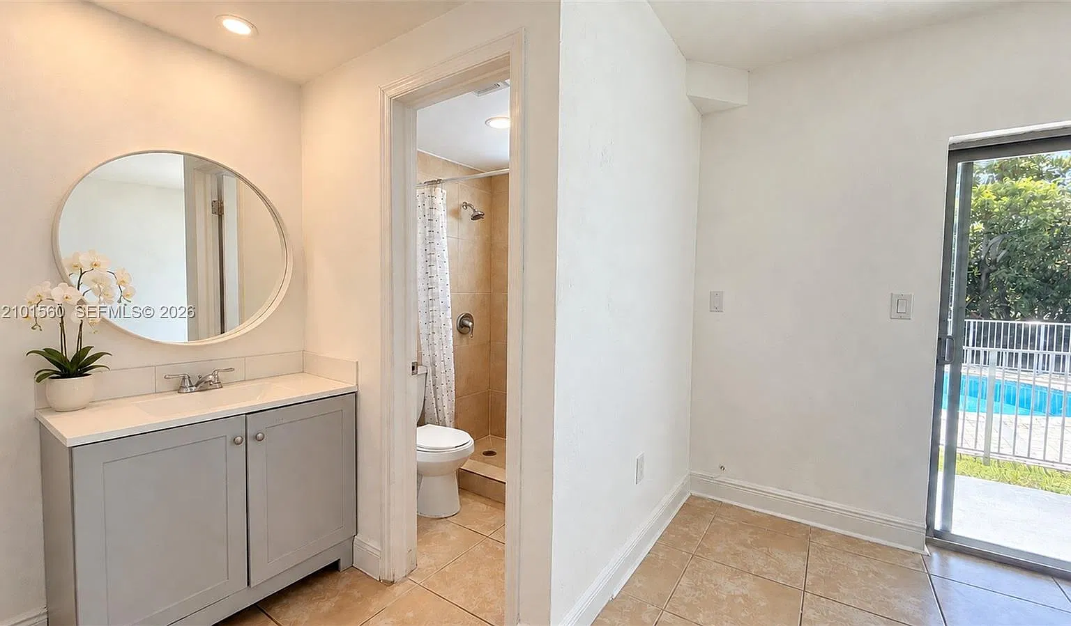 Acquastrada Condo — Photo 1