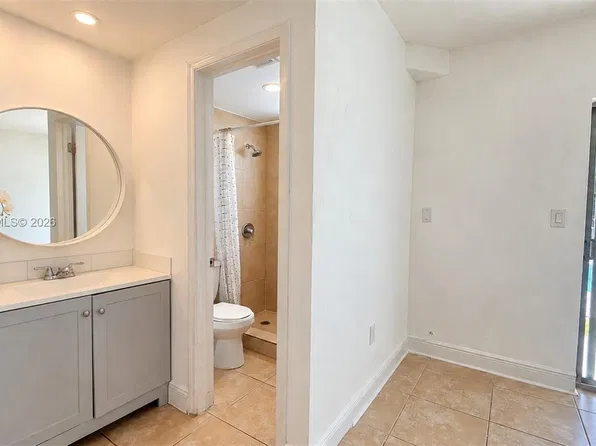 1777 Venice Ln APT 132, North Miami, FL 33181