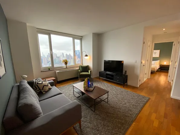 635 West 42nd Street image 6 of 21