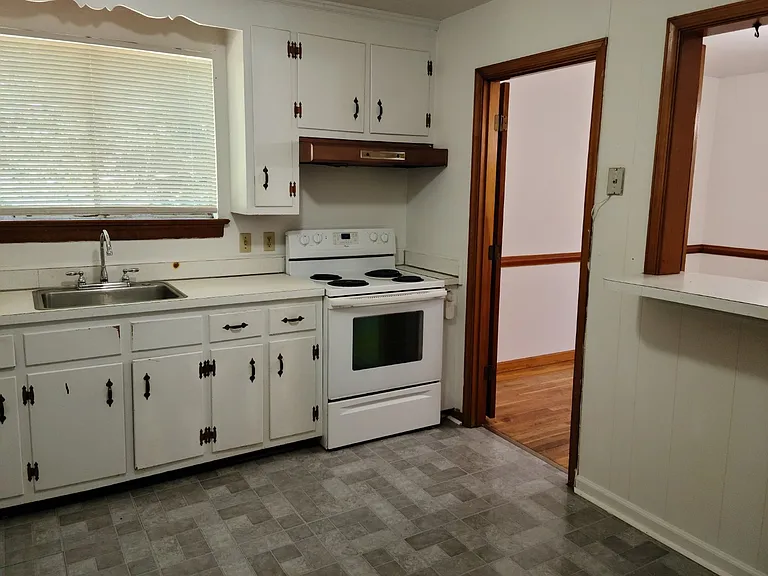 8010 Sycamore Ln — Photo 11