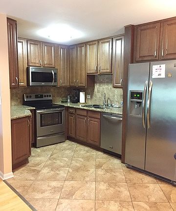 3rd image of 6181 Knoll Wood Rd APT 204