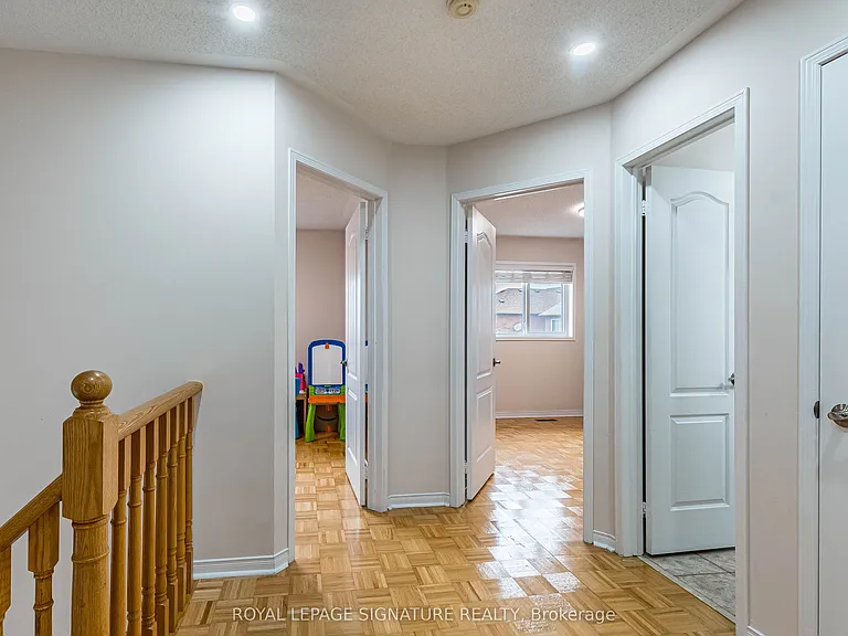 35 Whitehouse Cres — Photo 32