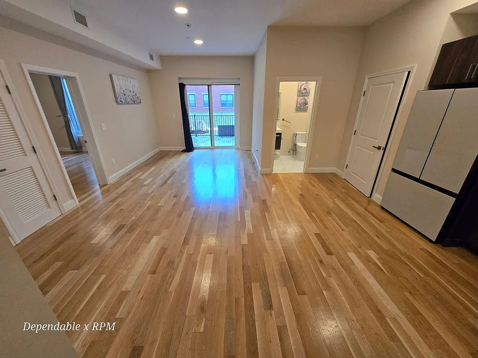 16 Taber St #203