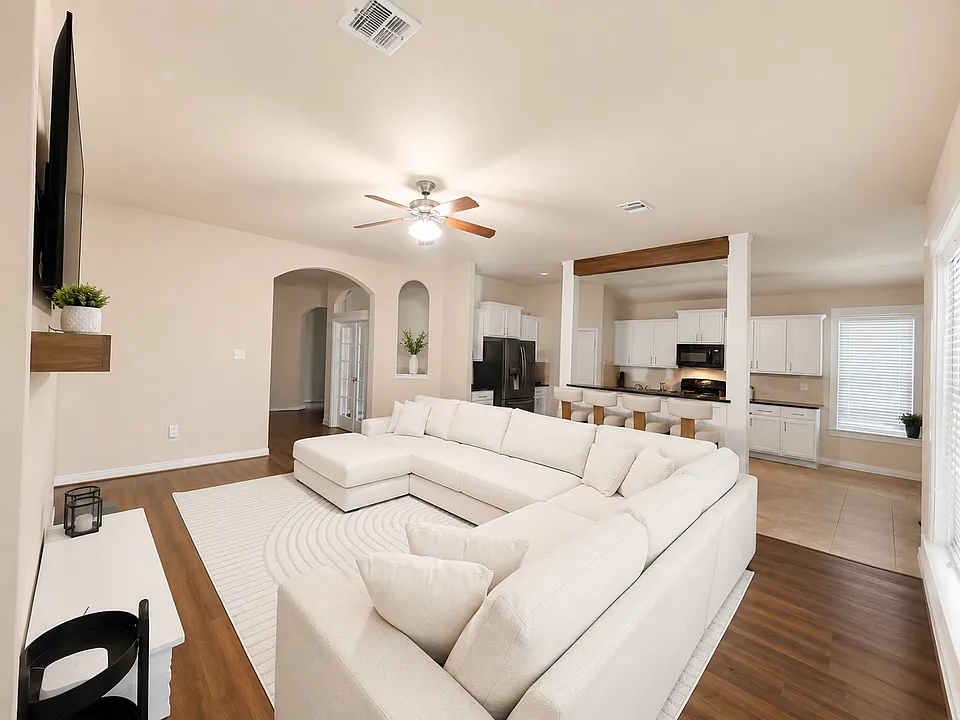 21570 Spear Valley Ln