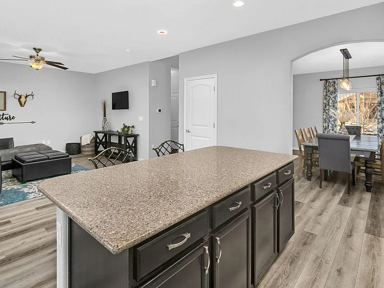 472 Tahoe Dr — Photo 8