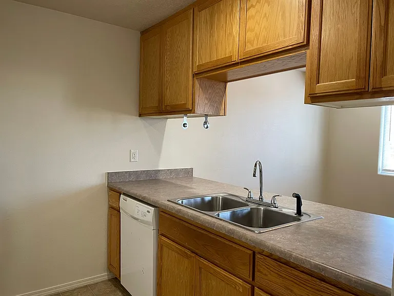 2393 Howard Ave #B — Photo 6