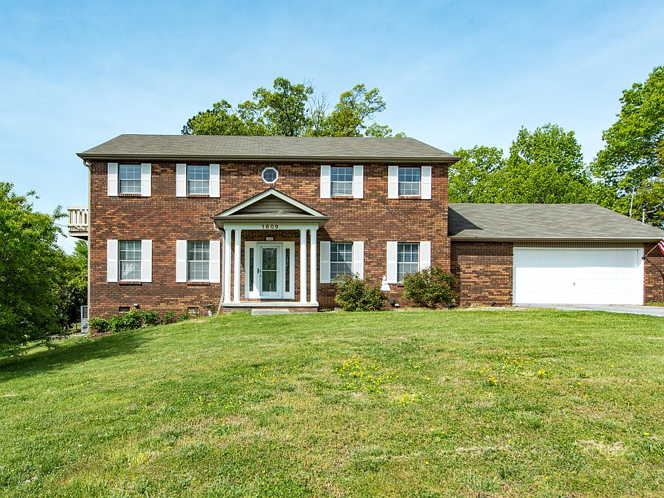 1st image of 1609 Blackwood Dr