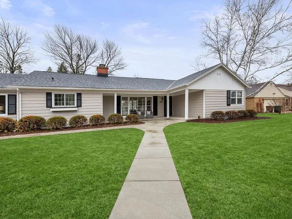 800 East Hermitage ROAD, Bayside, WI 53217