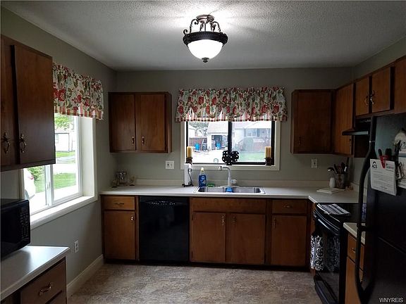 4th image of 6656 Putnam Dr