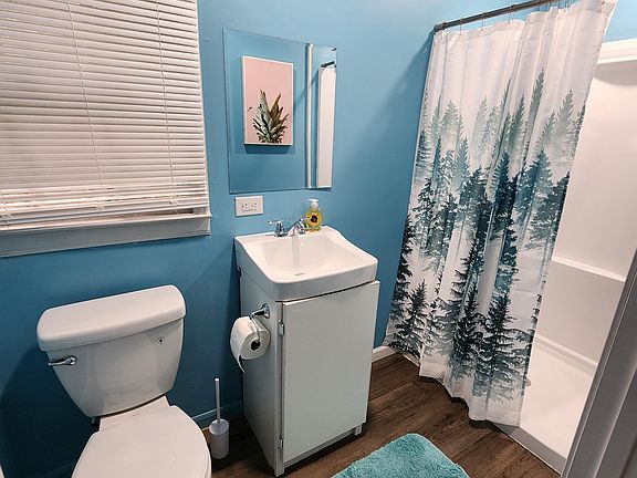 Room 4 Private Bathroom.