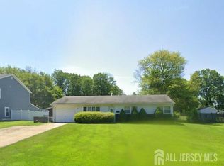 117 Kendall Rd, Kendall Park, NJ 08824