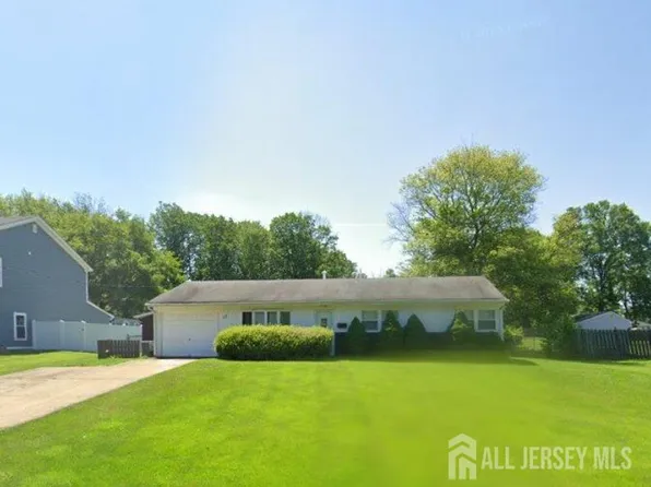 117 Kendall Rd, Kendall Park, NJ 08824