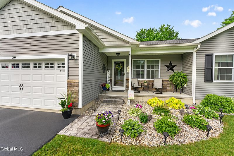 2nd image of 29 Quarry Circle Way