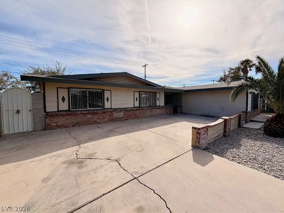 961 Toni Ave