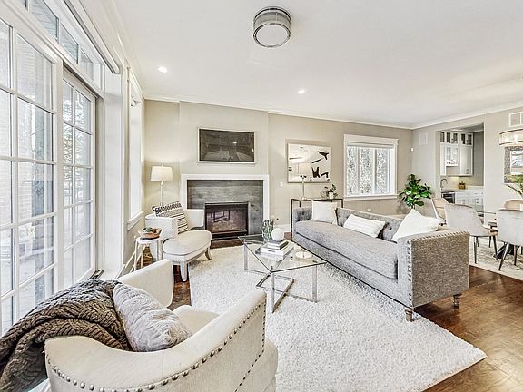 3rd image of 707 W Buckingham Pl APT 1E