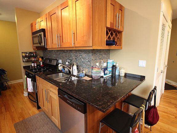 4th image of 2245 W Barry Ave Unit 4