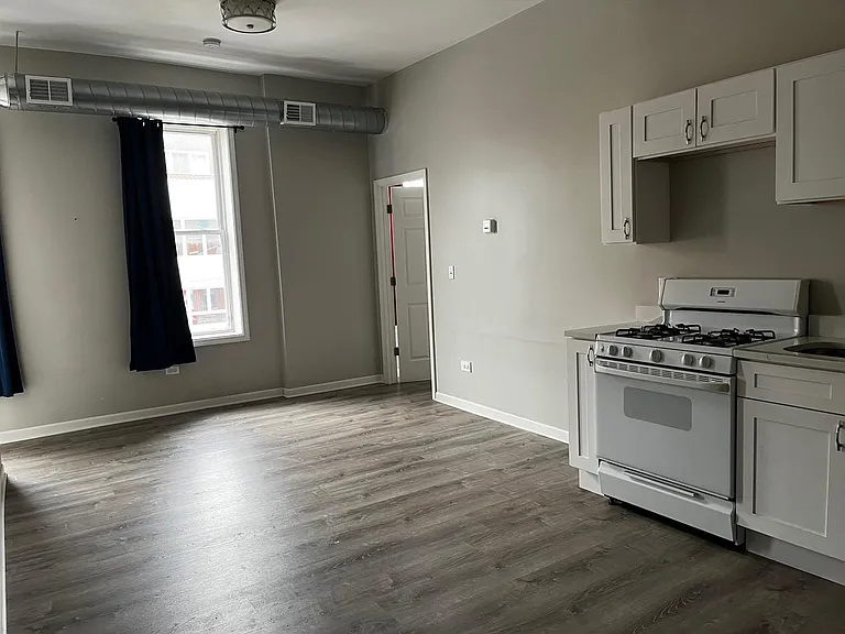 543 N Noble St — Photo 5