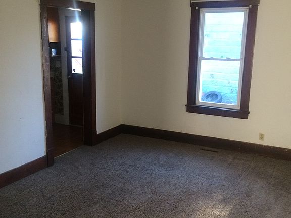 3rd image of 104 Elm Ave
