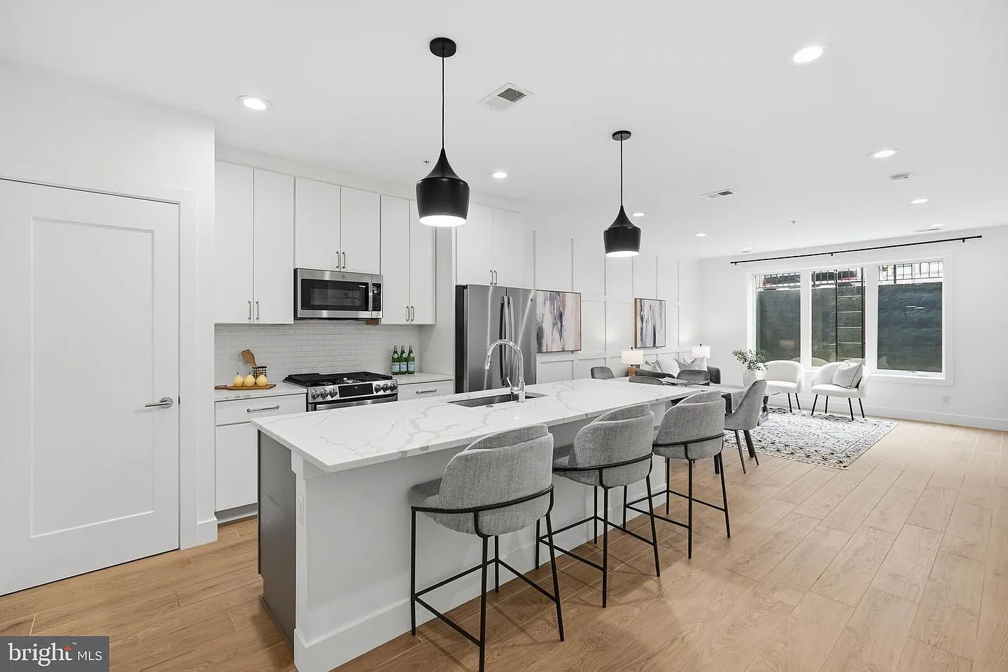 2 bed, 1026 sqft, $3,500 — Photo 4