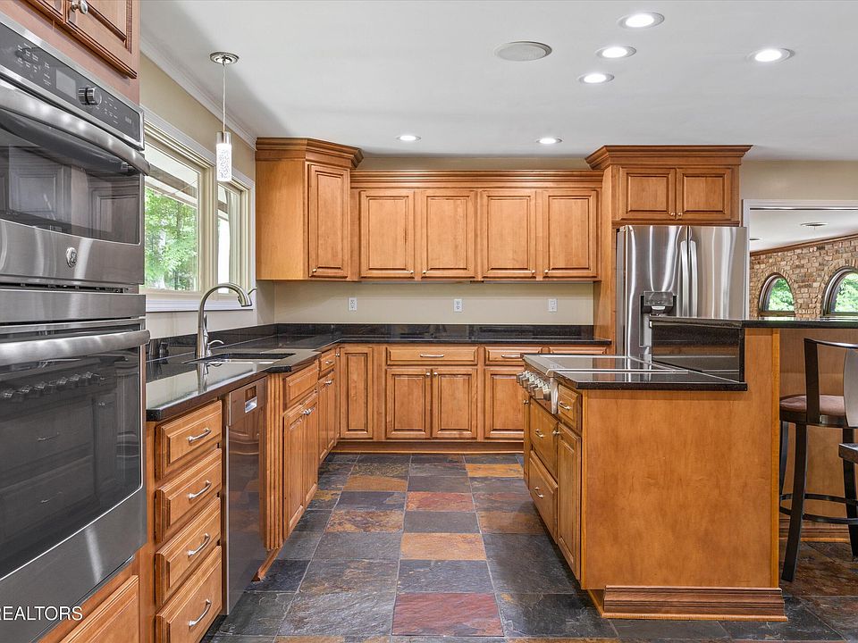 16th image of 3521 Montlake Dr