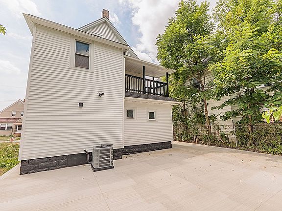4th image of 4020 Poe Ave