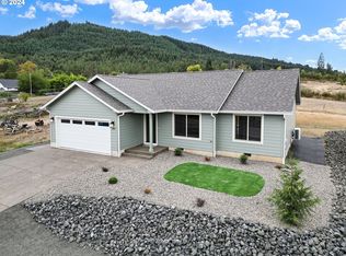 489 Oak St, Yoncalla, OR 97499