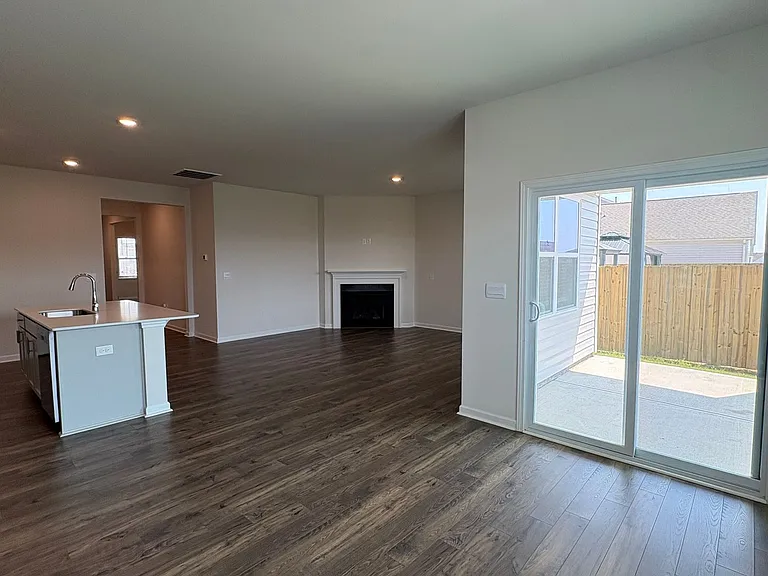 130 Fenwick Dr — Photo 11