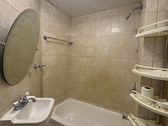 4th image of 43 66th St APT 6