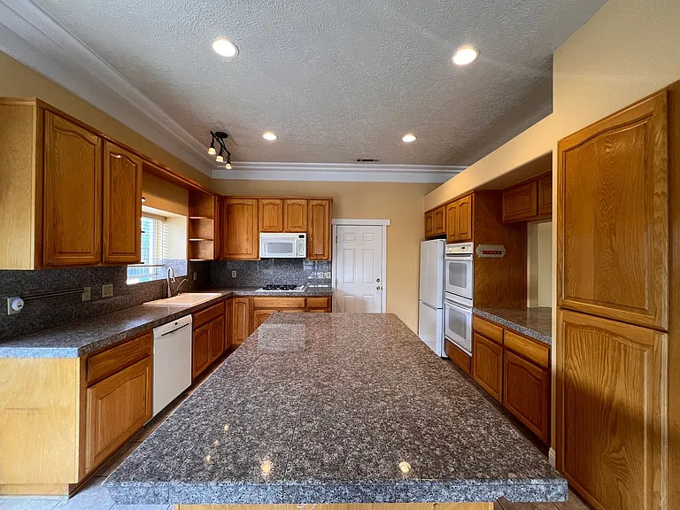 1021 Pepper Ln — Photo 10