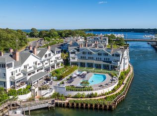 25 Old Boathouse Ln S, Hampton Bays, NY 11946