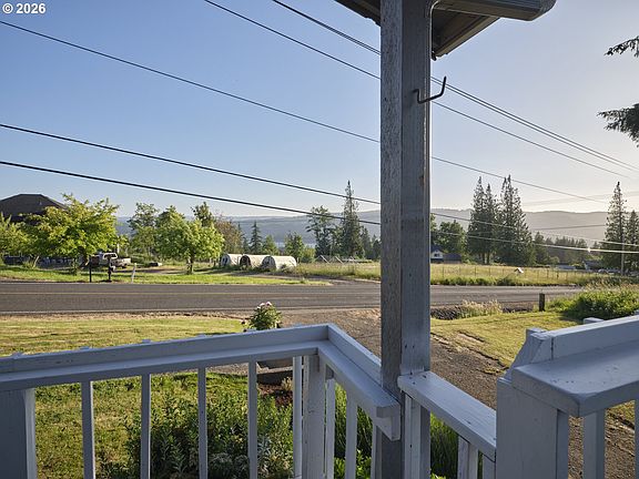 3rd image of 622 Mount Pleasant Rd