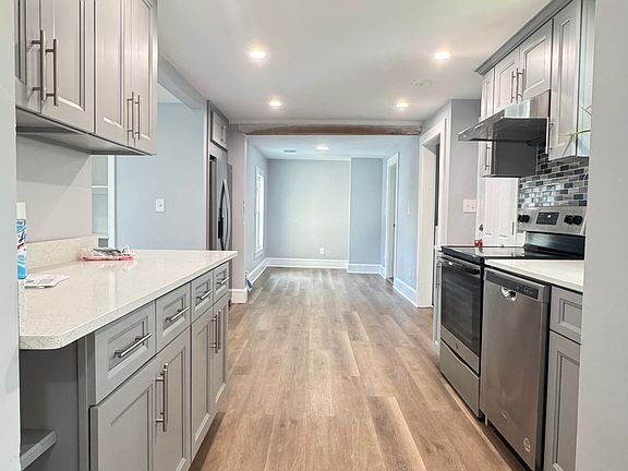 4th image of 53-55 Billings St #53