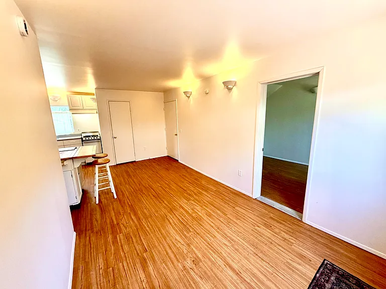 1816 Gillespie St #STUDIO — Photo 2