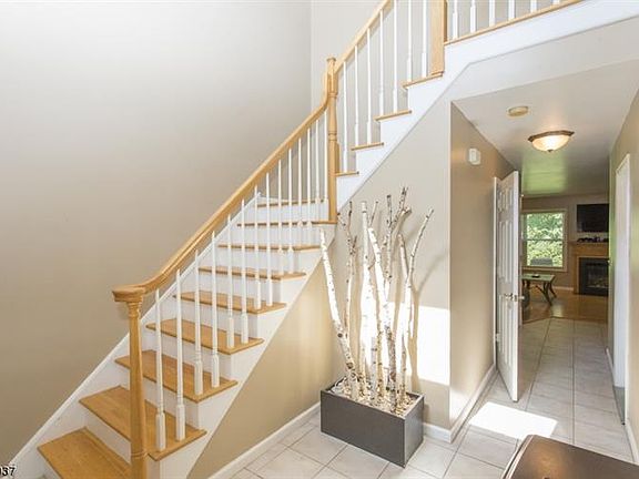 3rd image of 10 Druid Ln