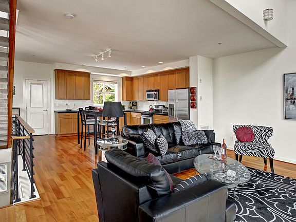 4th image of 1958 18th Ave NE