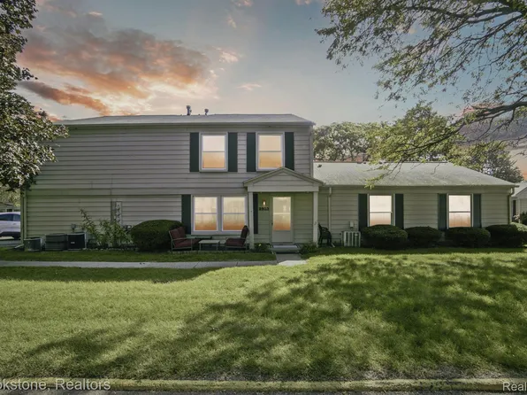 2913 Rockford Ct, Orion, MI 48360