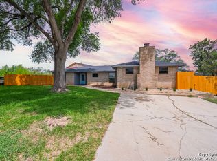 1002 River Oak Dr, Seguin, TX 78155