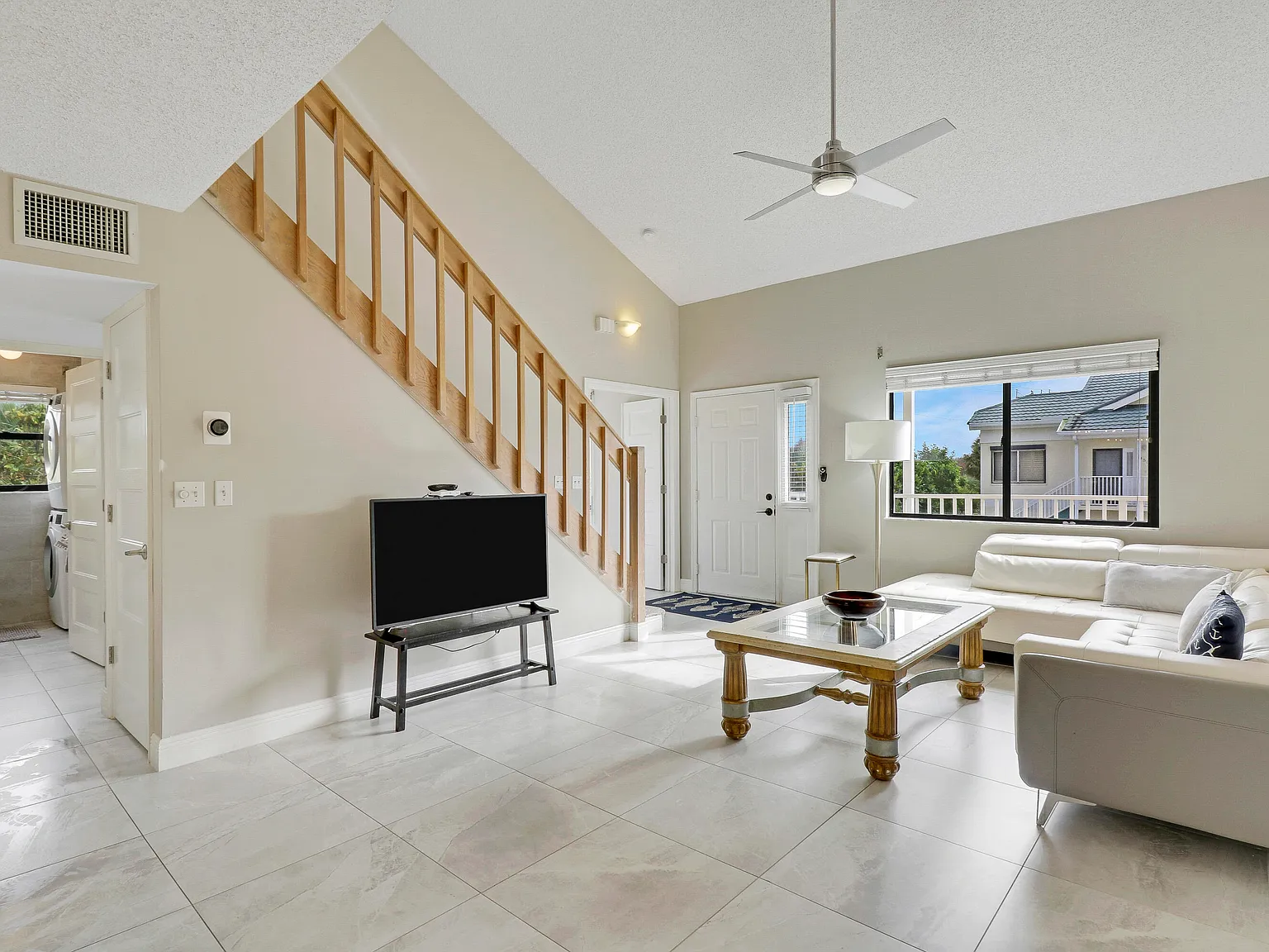 3 bed, 3.0 bath, 1640 sqft, $10,000 — Photo 4