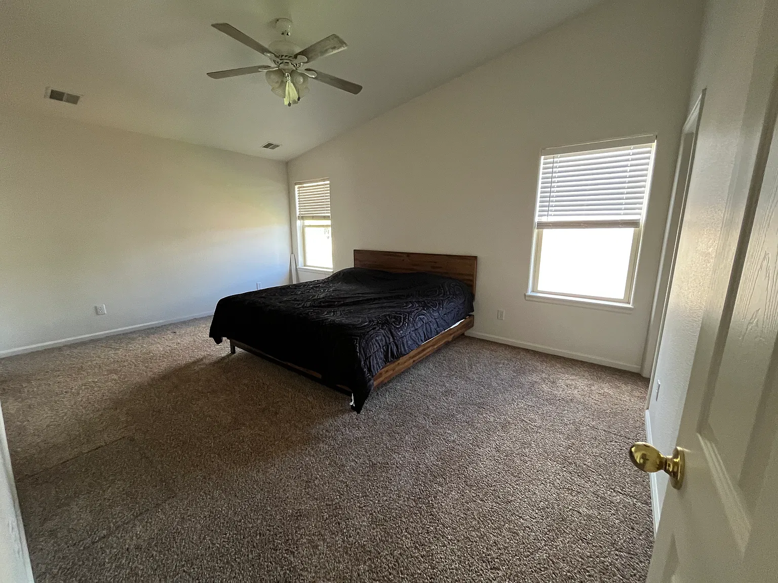 4 bed, 2.5 bath, 1710 sqft, $2,500 — Photo 3