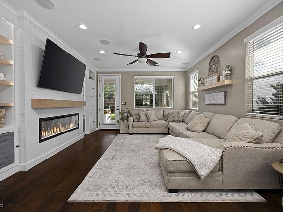 5th image of 334 Hollyhill Dr