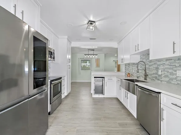 135 E 28th St, Riviera Beach, FL 33404