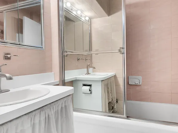 10 Park Avenue image 4 of 13