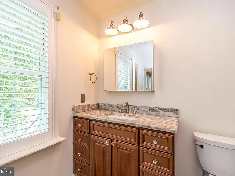 100 Live Oak Dr — Photo 29