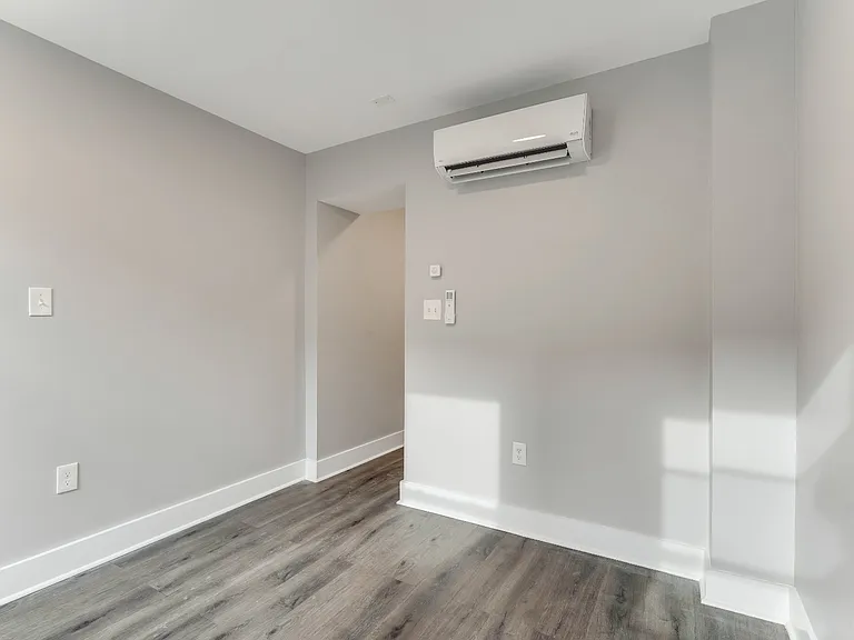 304 E Ontario St — Photo 9
