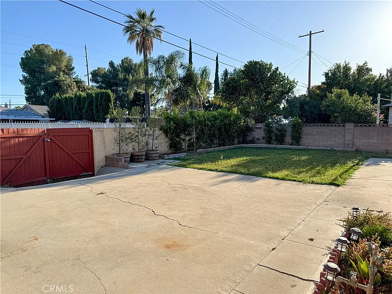 22908 Lull St — Photo 19